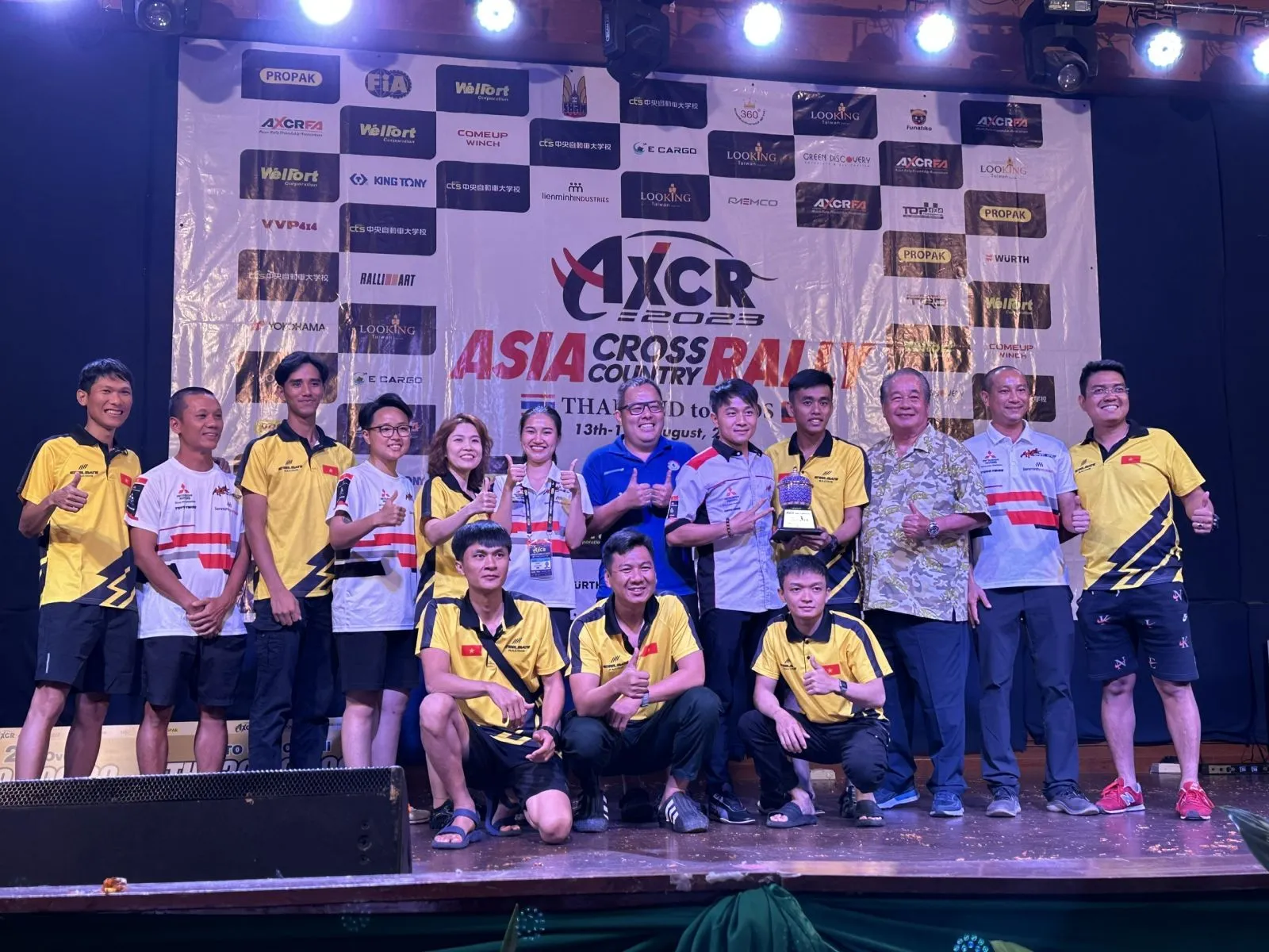Lễ trao giải cho STEELMATE RACING và AKA RACING